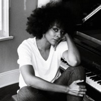 Artist Profile - Sy Smith - Pictures